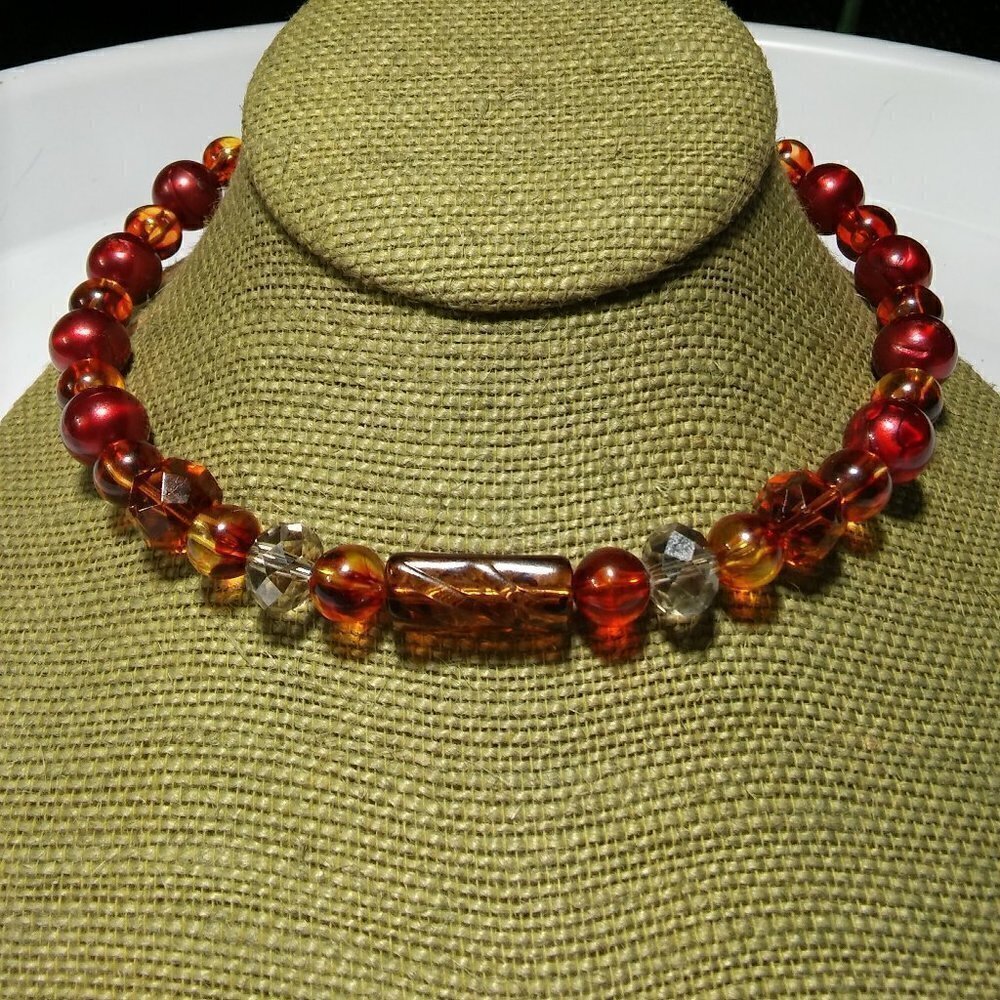 Women`s fall red orange beaded wire necklace. 15